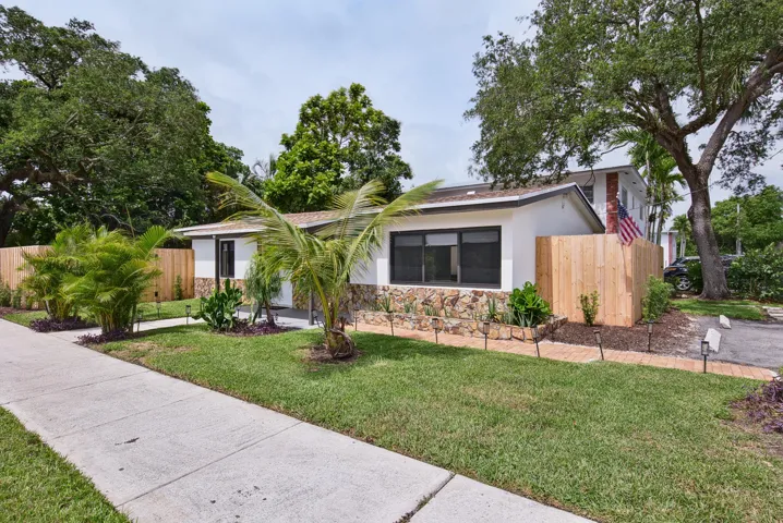 New 2025 roof and fence. Nice Corner lot. Freshly painted.