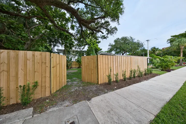New fence and entrance into side yard