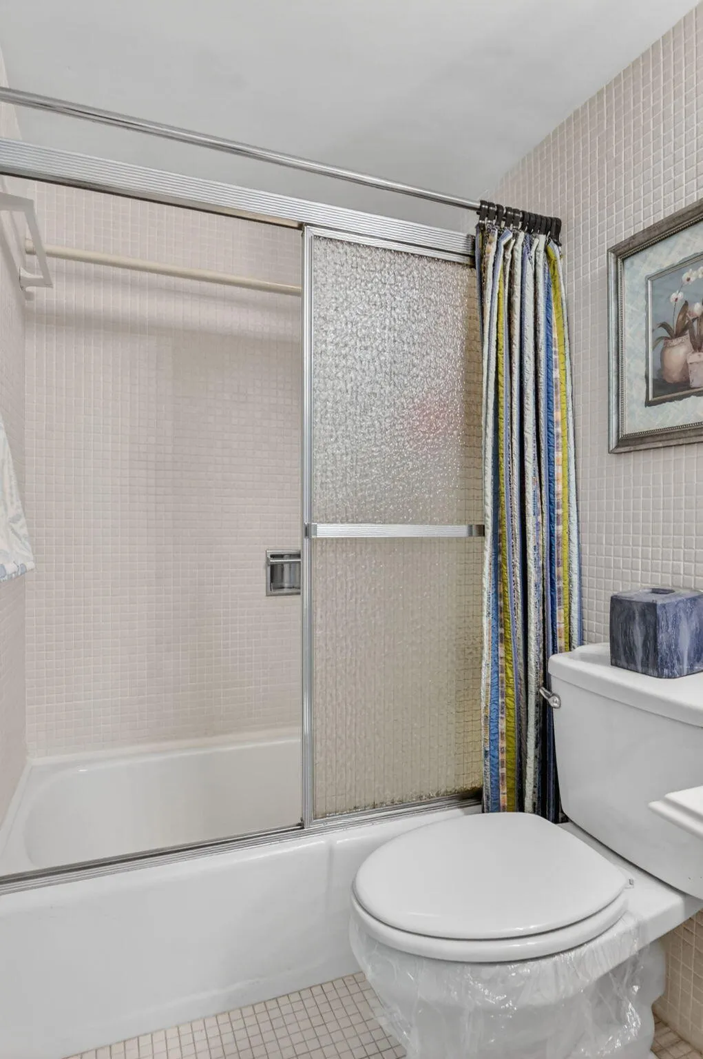 SECOND BATHROOM;TUB/SHOWER