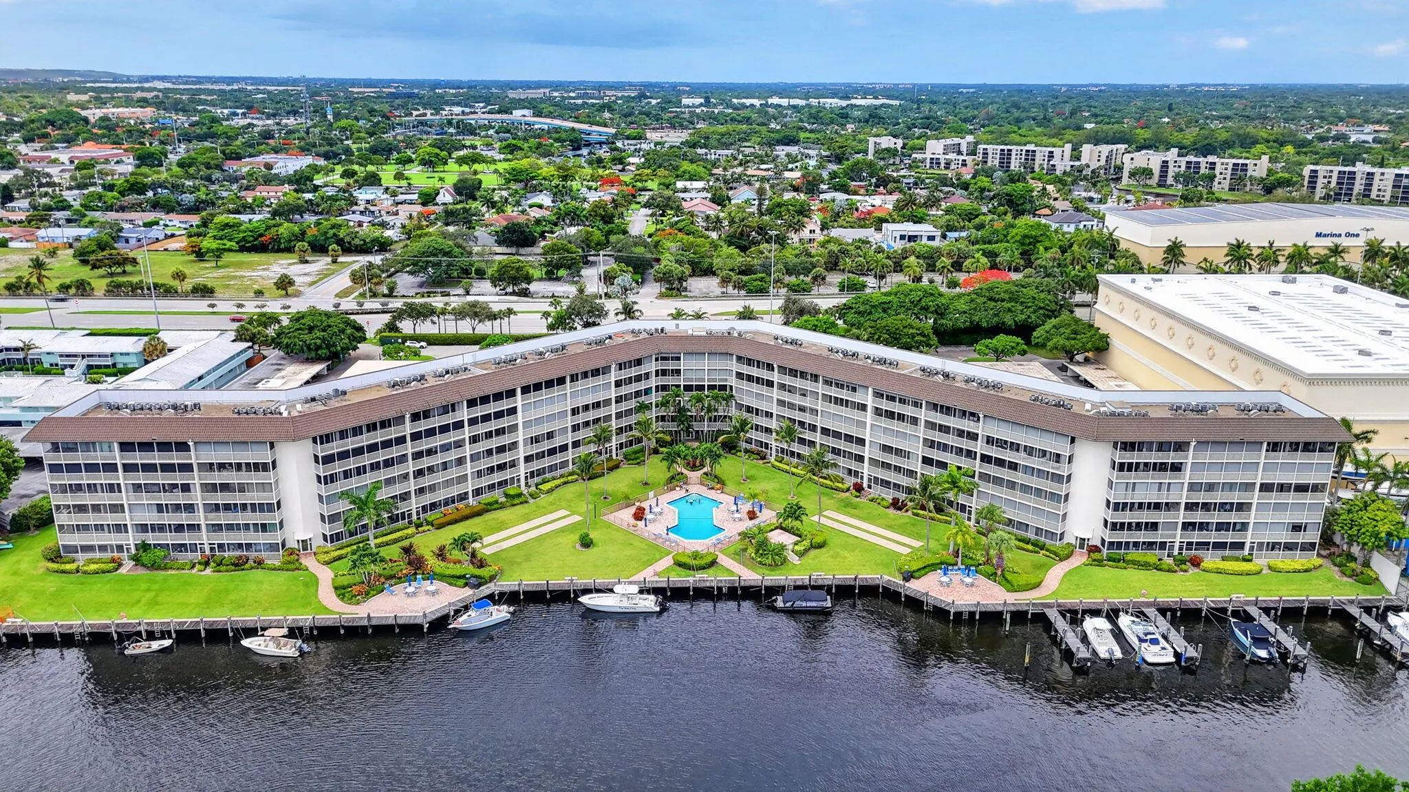 RIVER HOUSE TOWERS CONDO