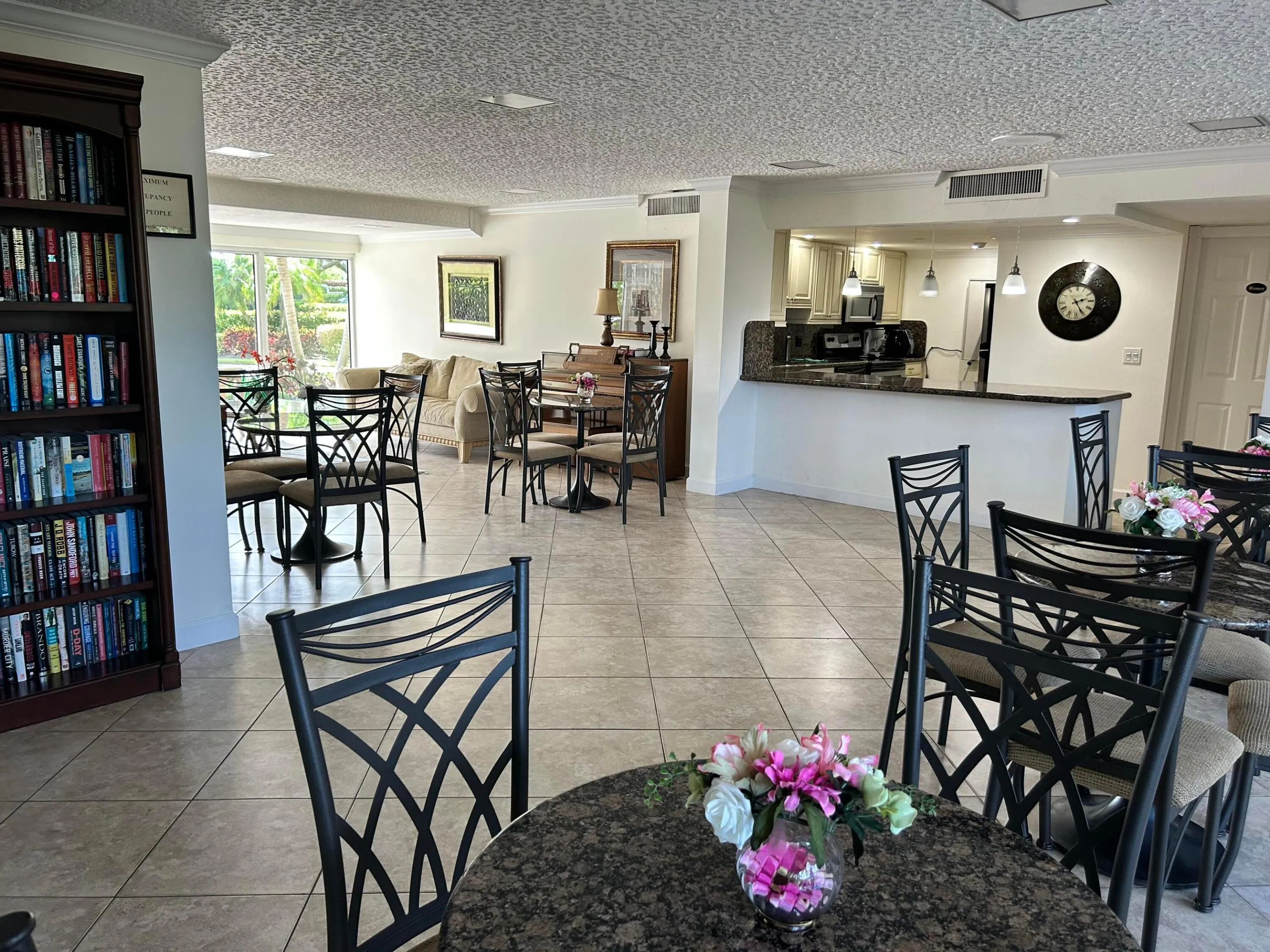 CLUB ROOM;KITCHEN;TV