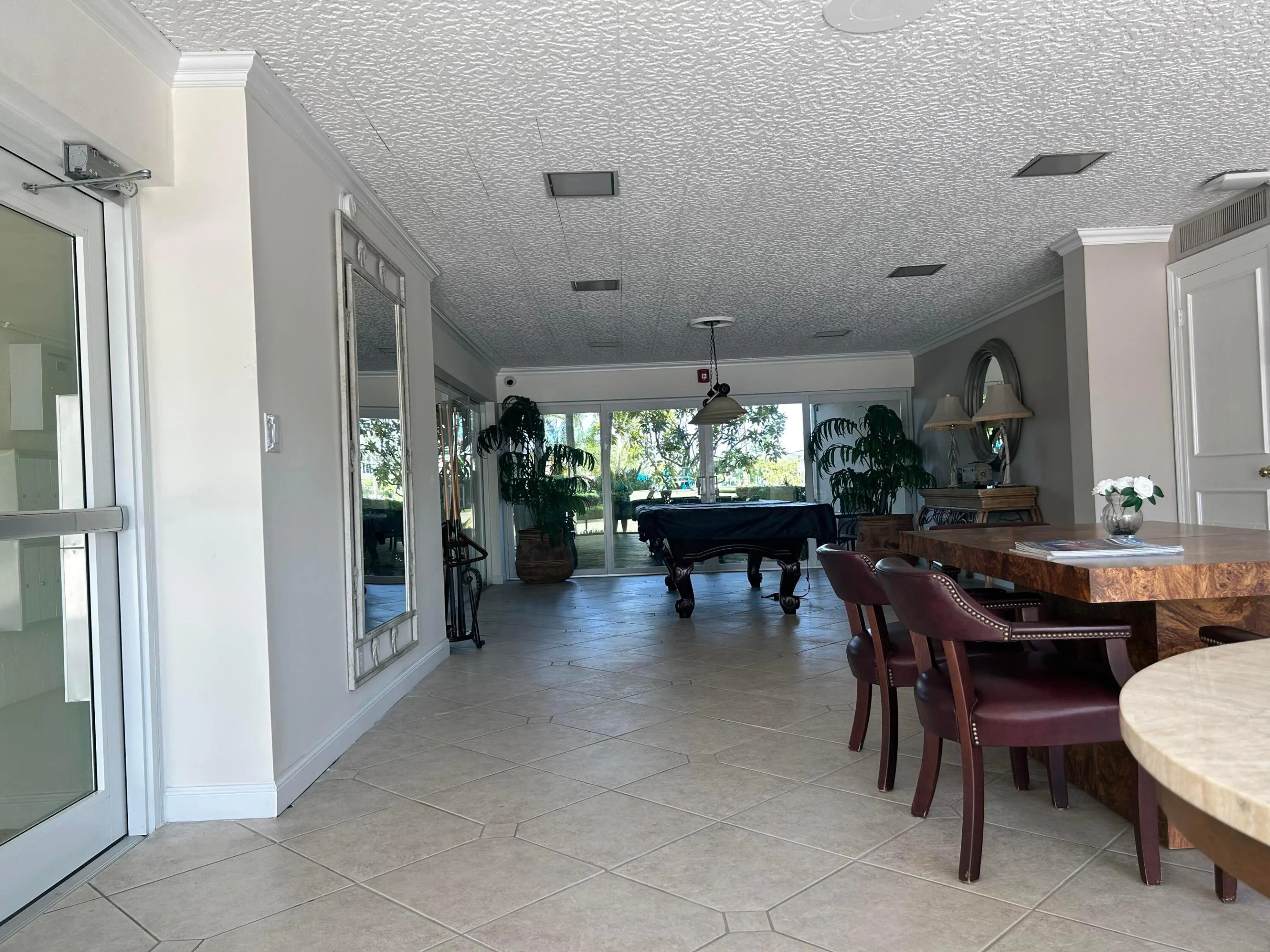 CLUB ROOM;BILLIARD TABLE