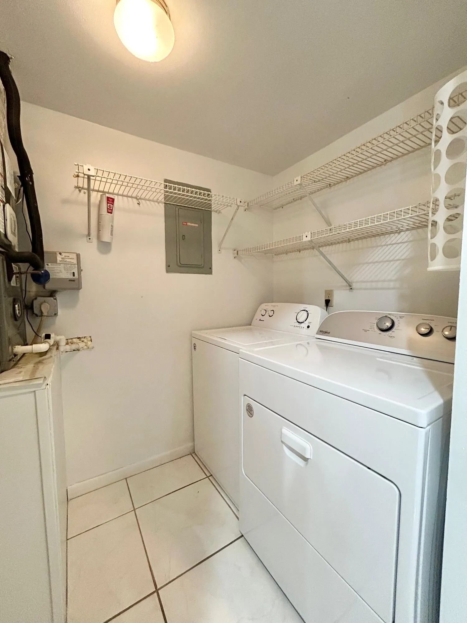 LAUNDRY/UTILITY ROOM