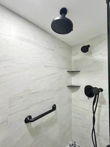 3 SHOWER HEADS