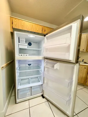 NEW REFRIGERATOR WITH ICE MAKER