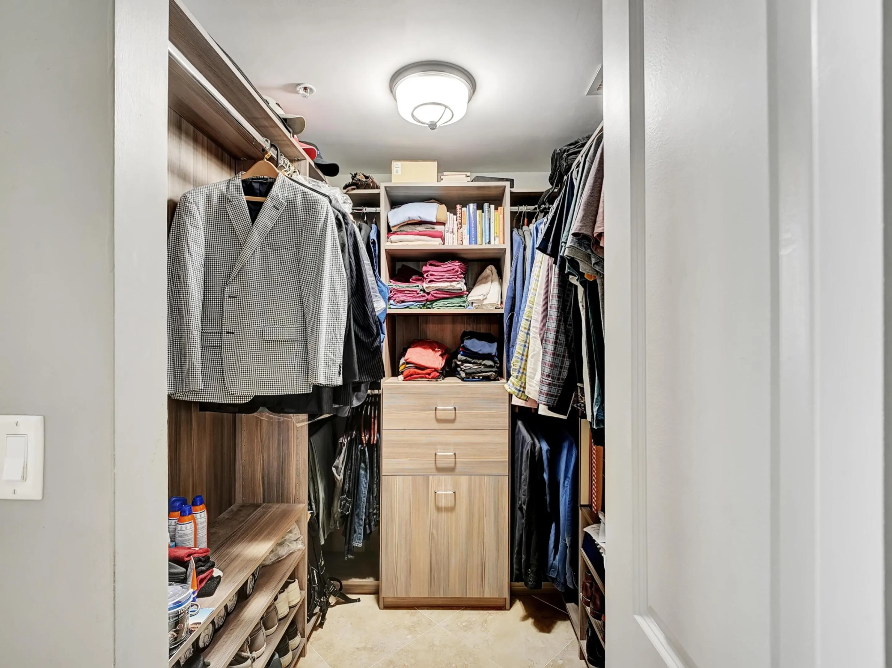 Primary Walkin Closet