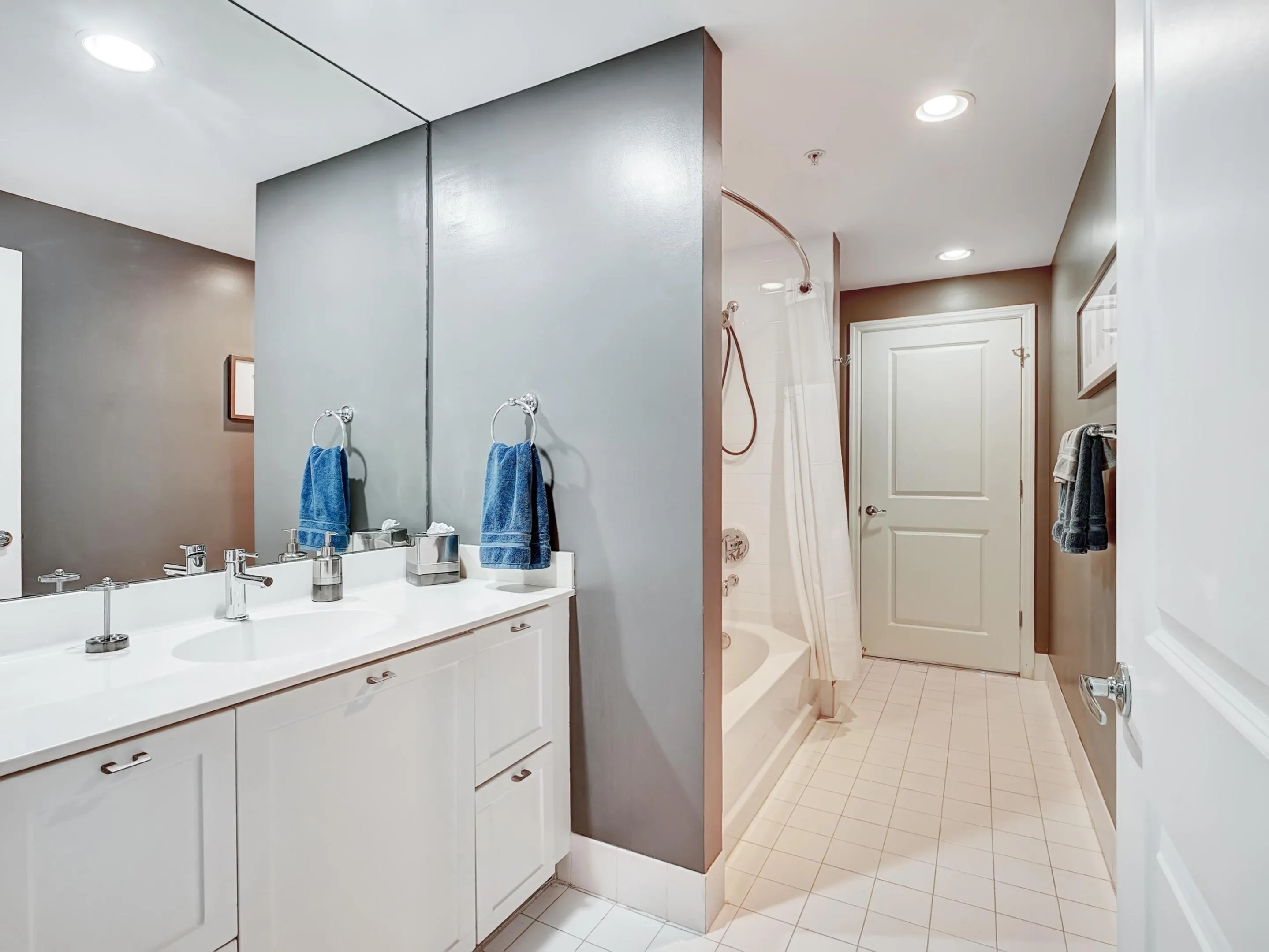 2nd Bathroom
