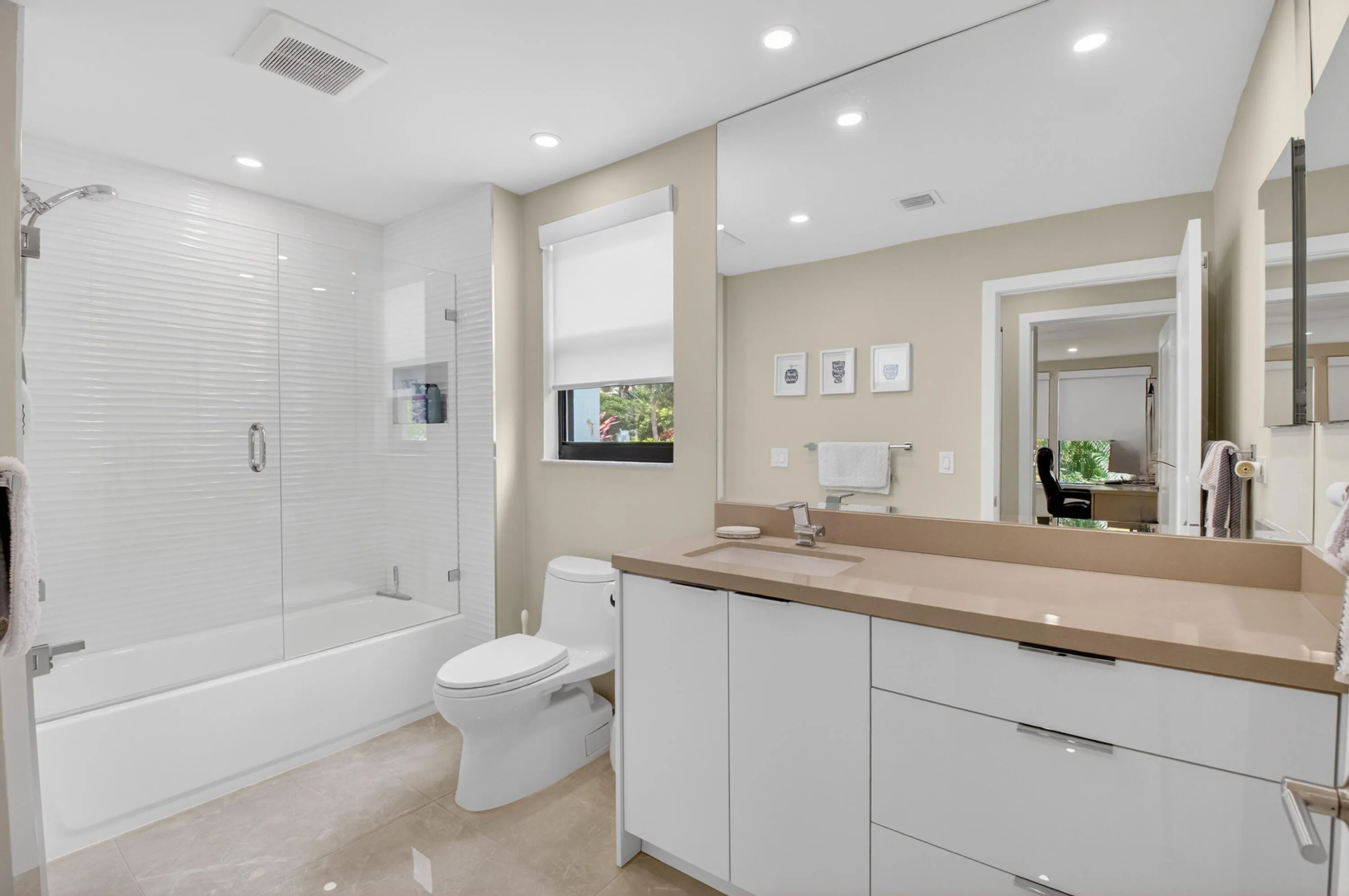 FULL BATHROOM