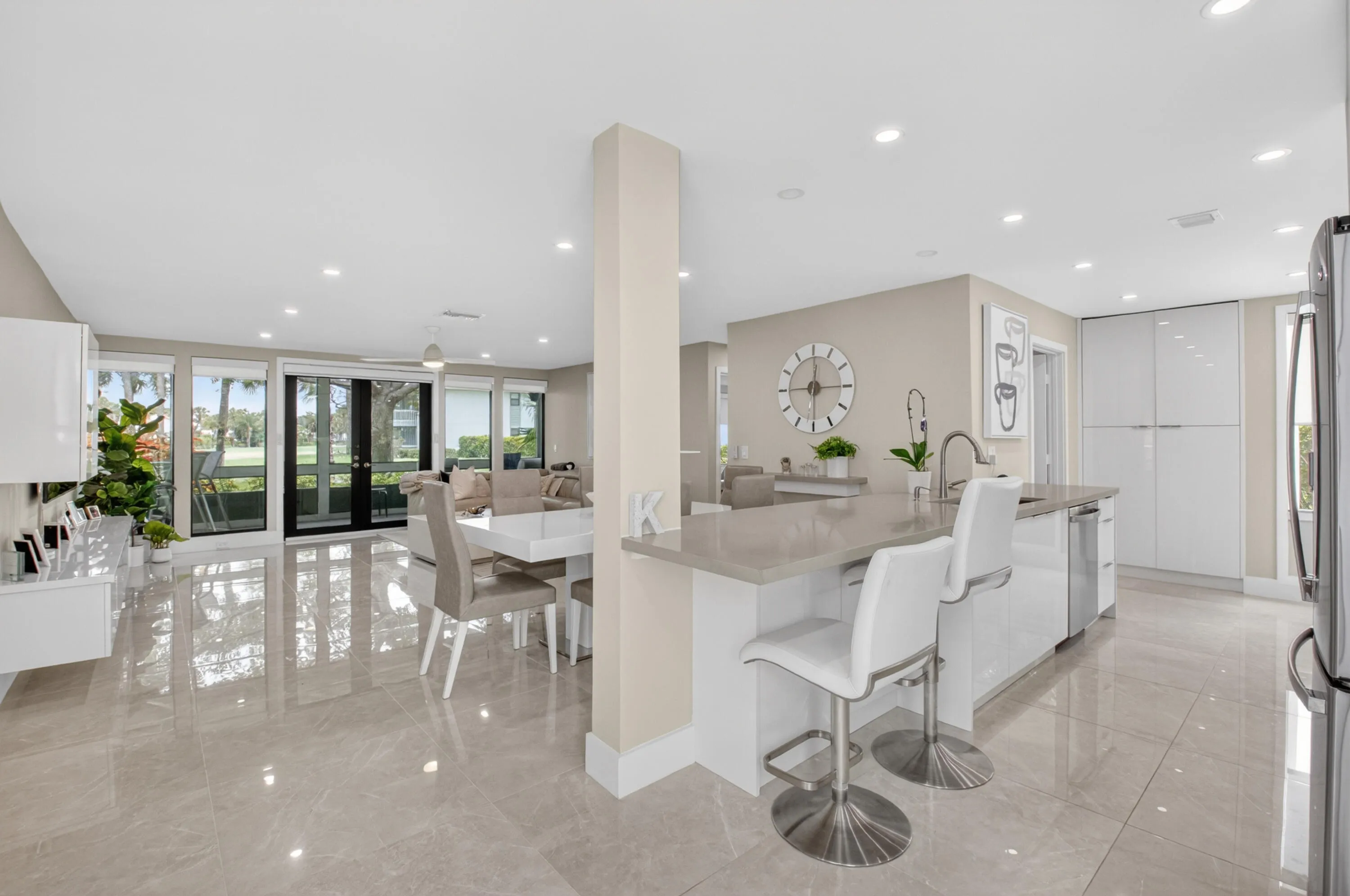 OPEN FLOOR PLAN