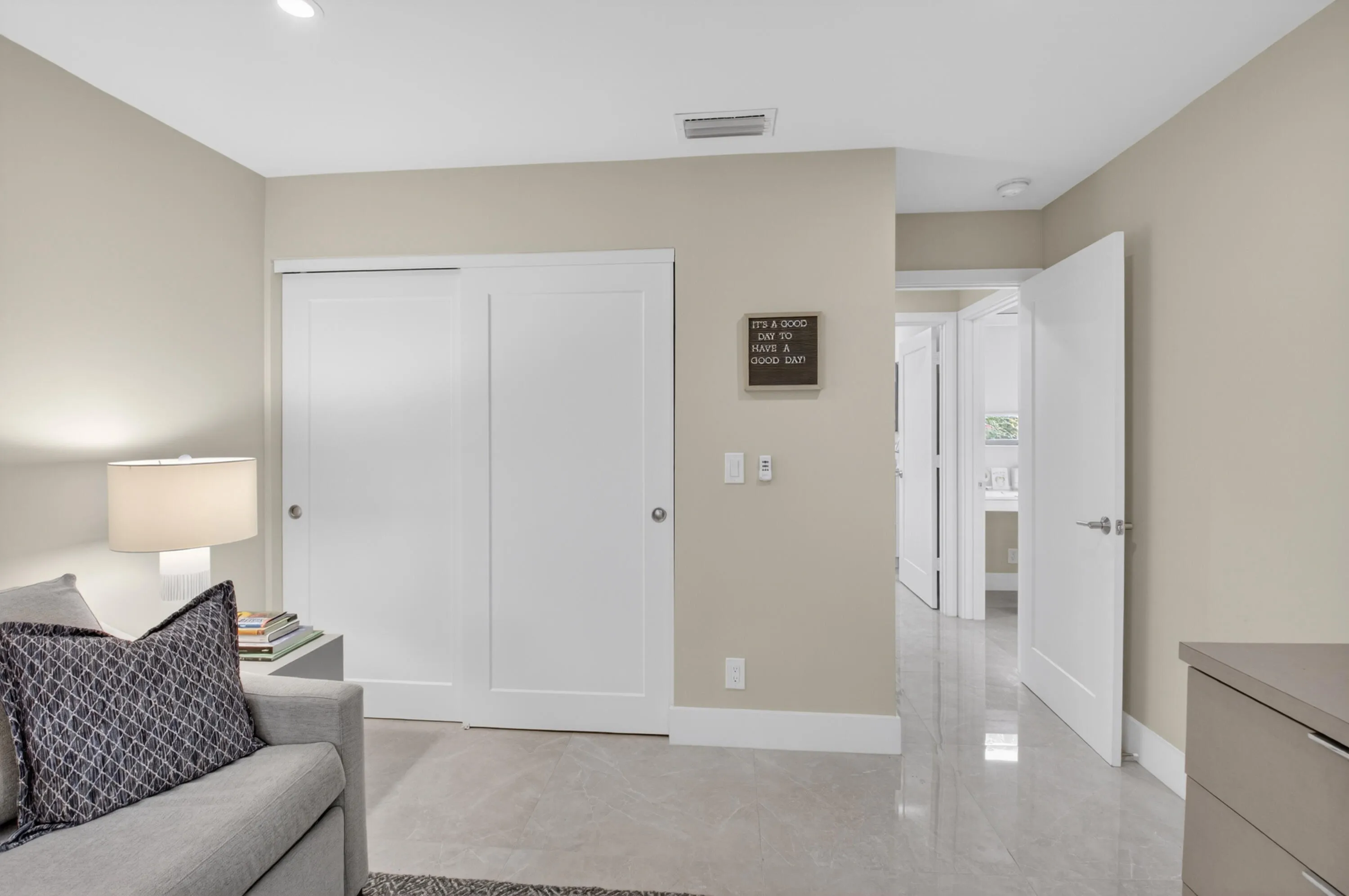 BEDROOM/OFFICE