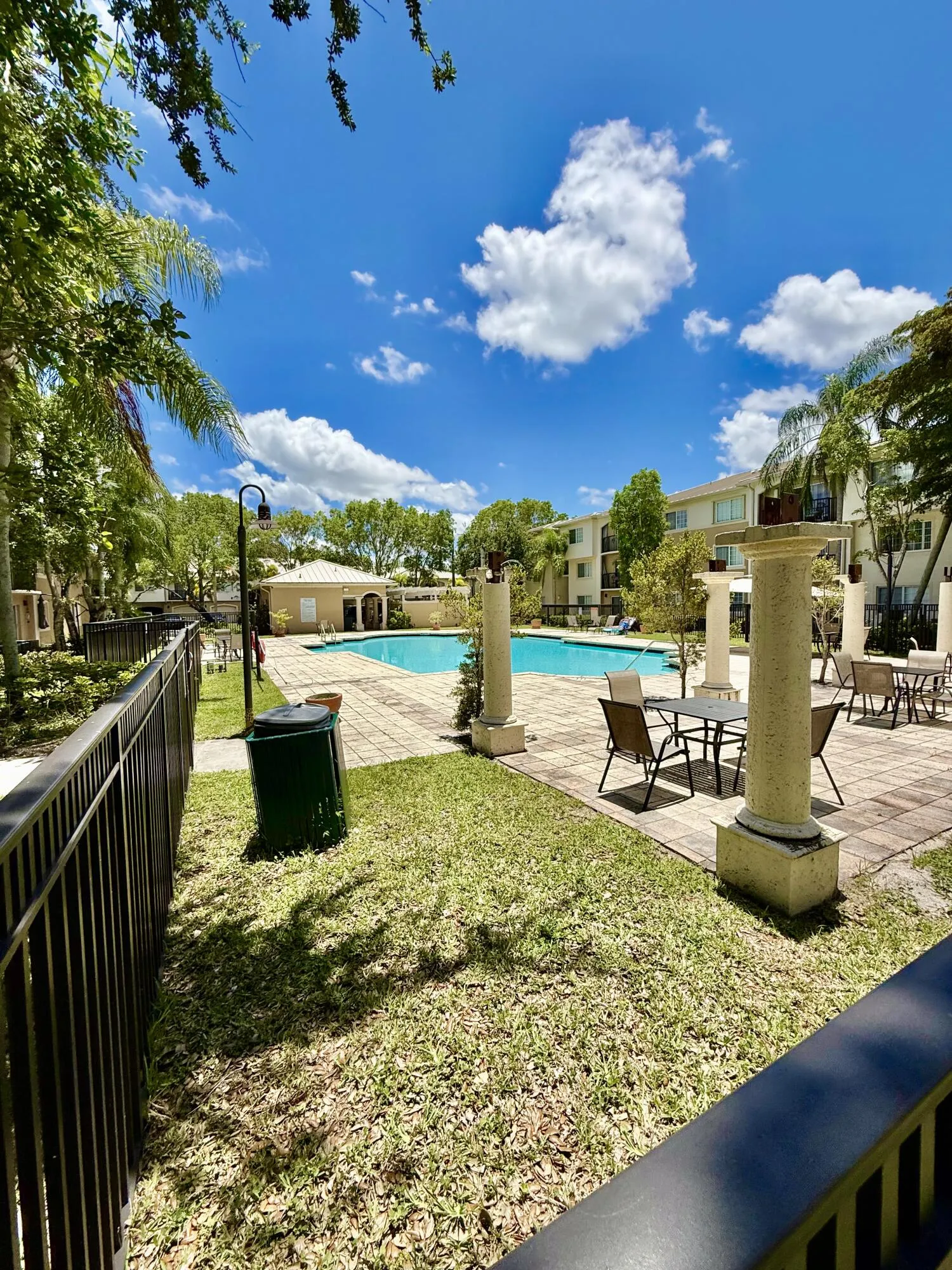 SATTELITE POOL