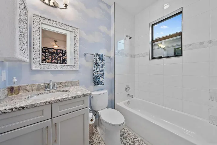 Ensuite Bathroom 3