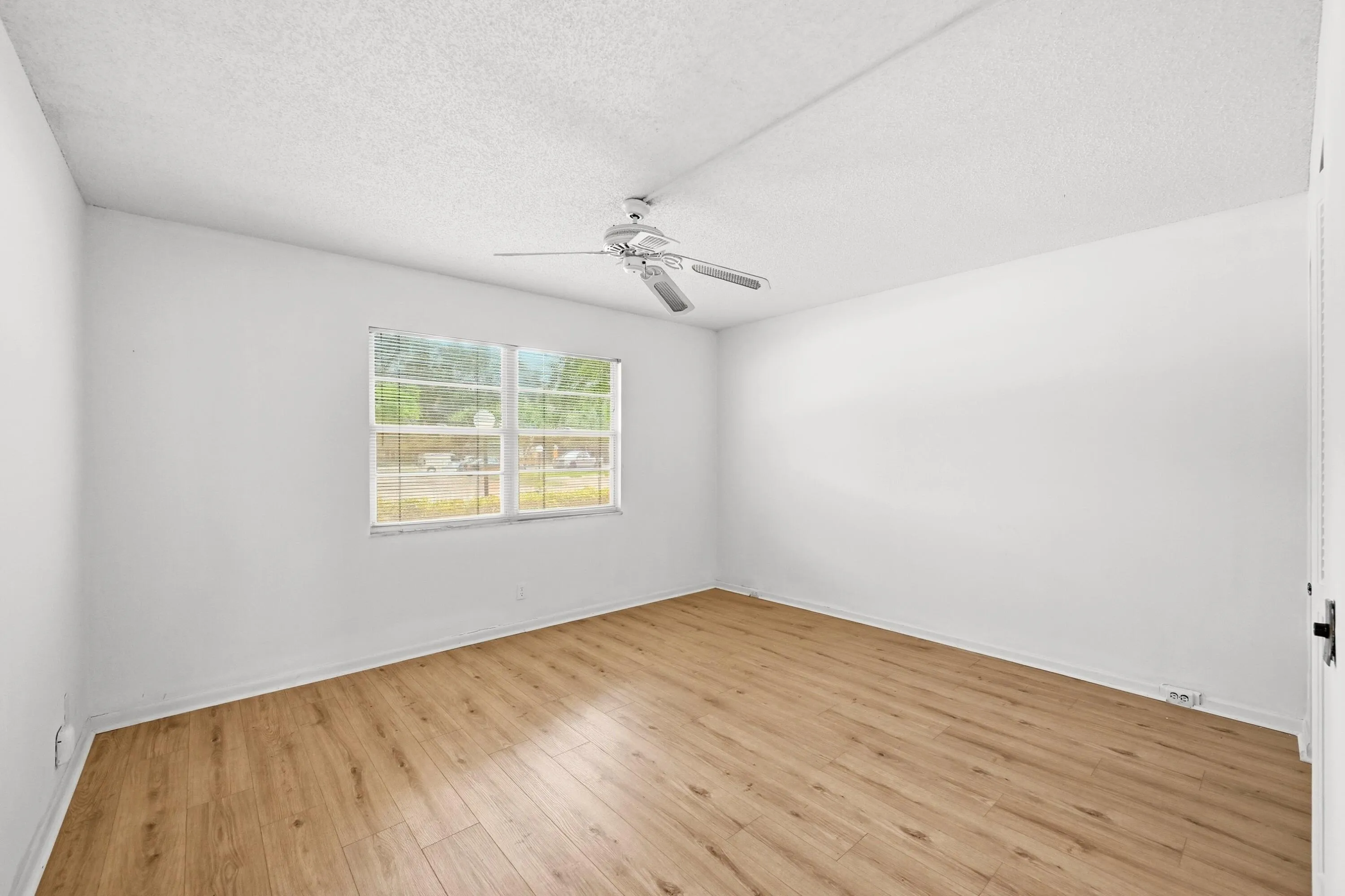 24_bedroom