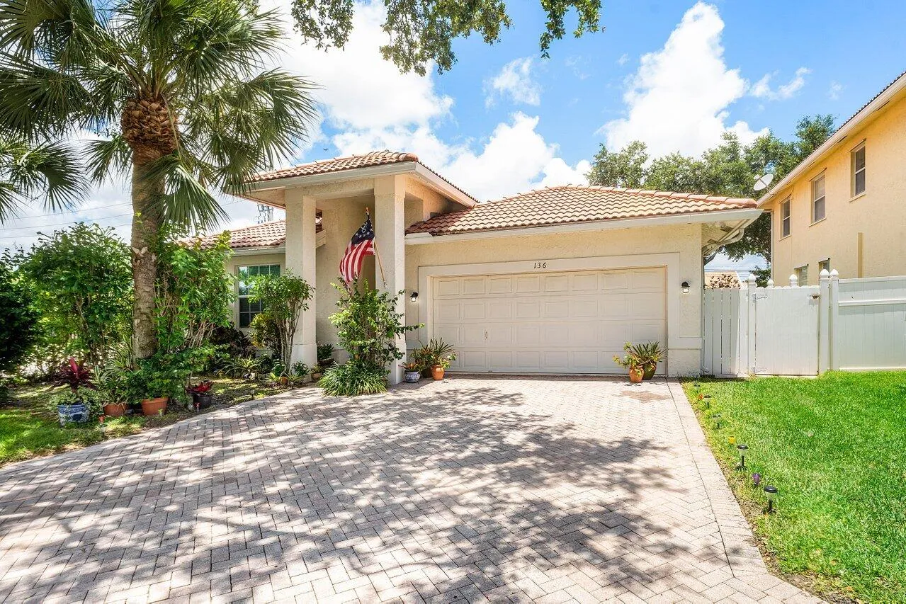 002-136HiddenHollowTerrace-PalmBeachGard