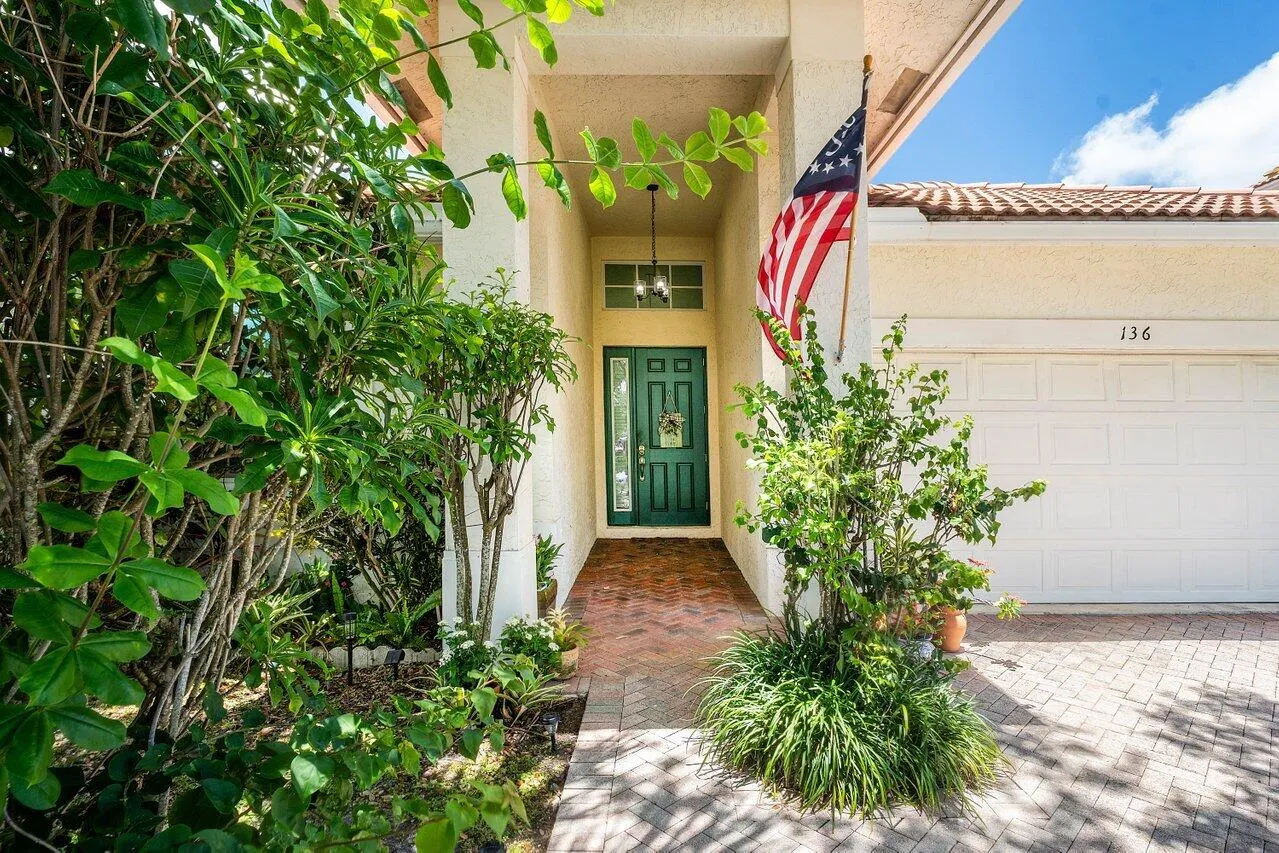 004-136HiddenHollowTerrace-PalmBeachGard