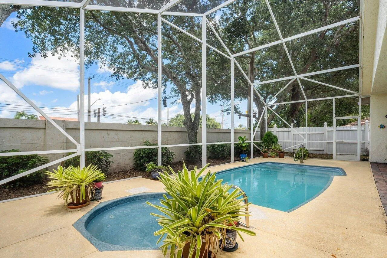 029-136HiddenHollowTerrace-PalmBeachGard