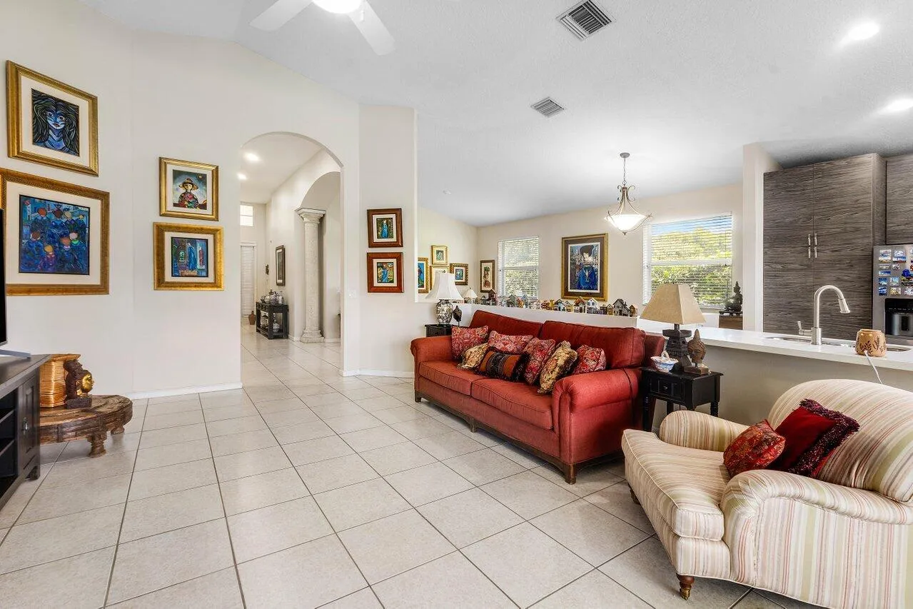 011-136HiddenHollowTerrace-PalmBeachGard