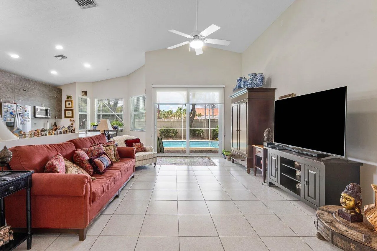 009-136HiddenHollowTerrace-PalmBeachGard