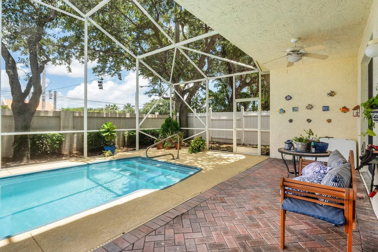 026-136HiddenHollowTerrace-PalmBeachGard