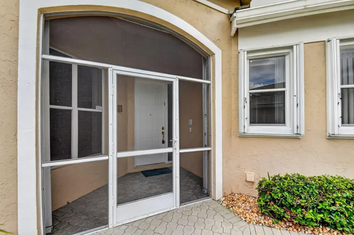 front covered & Screened patio