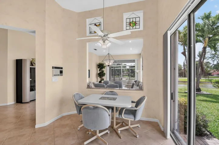 eat-in kitchen