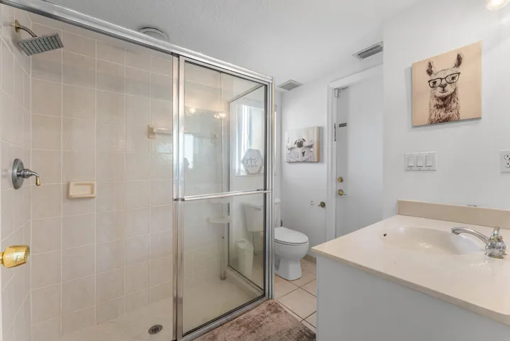 Bathroom 2 - En suite