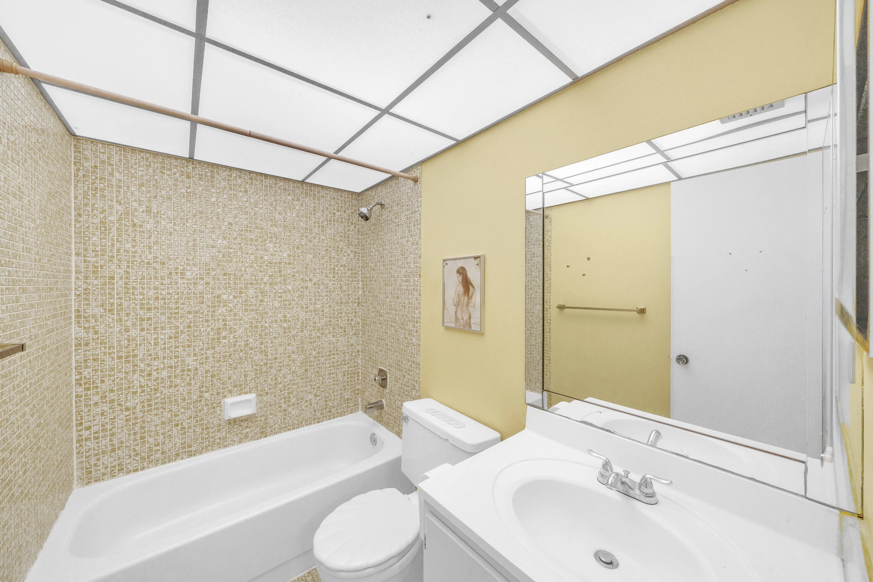 15 Guest Bathroom