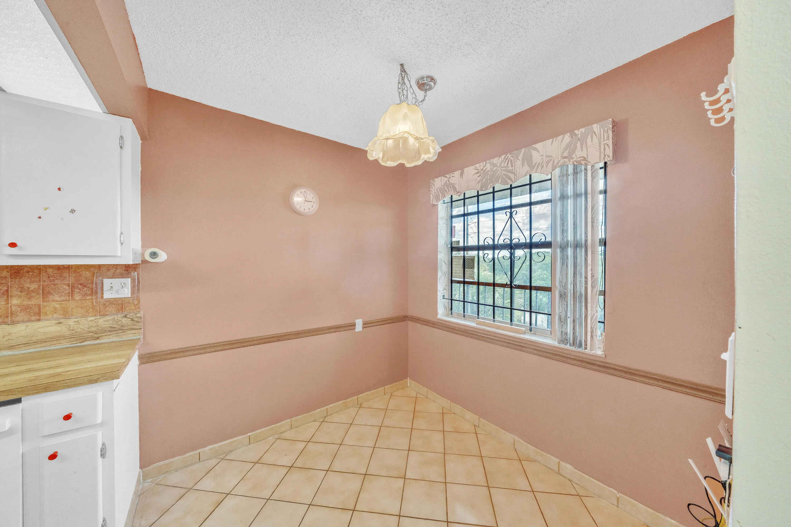4 Breakfast Nook