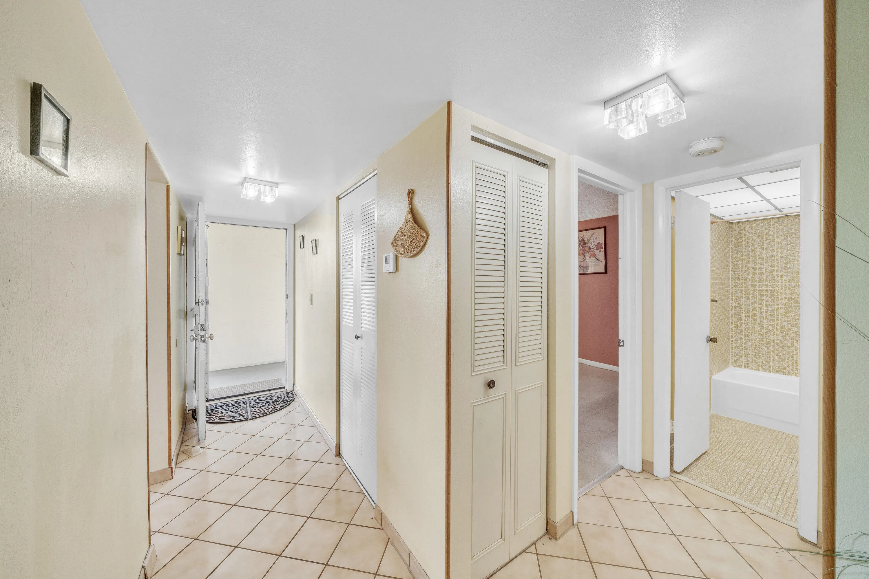 16 Foyer