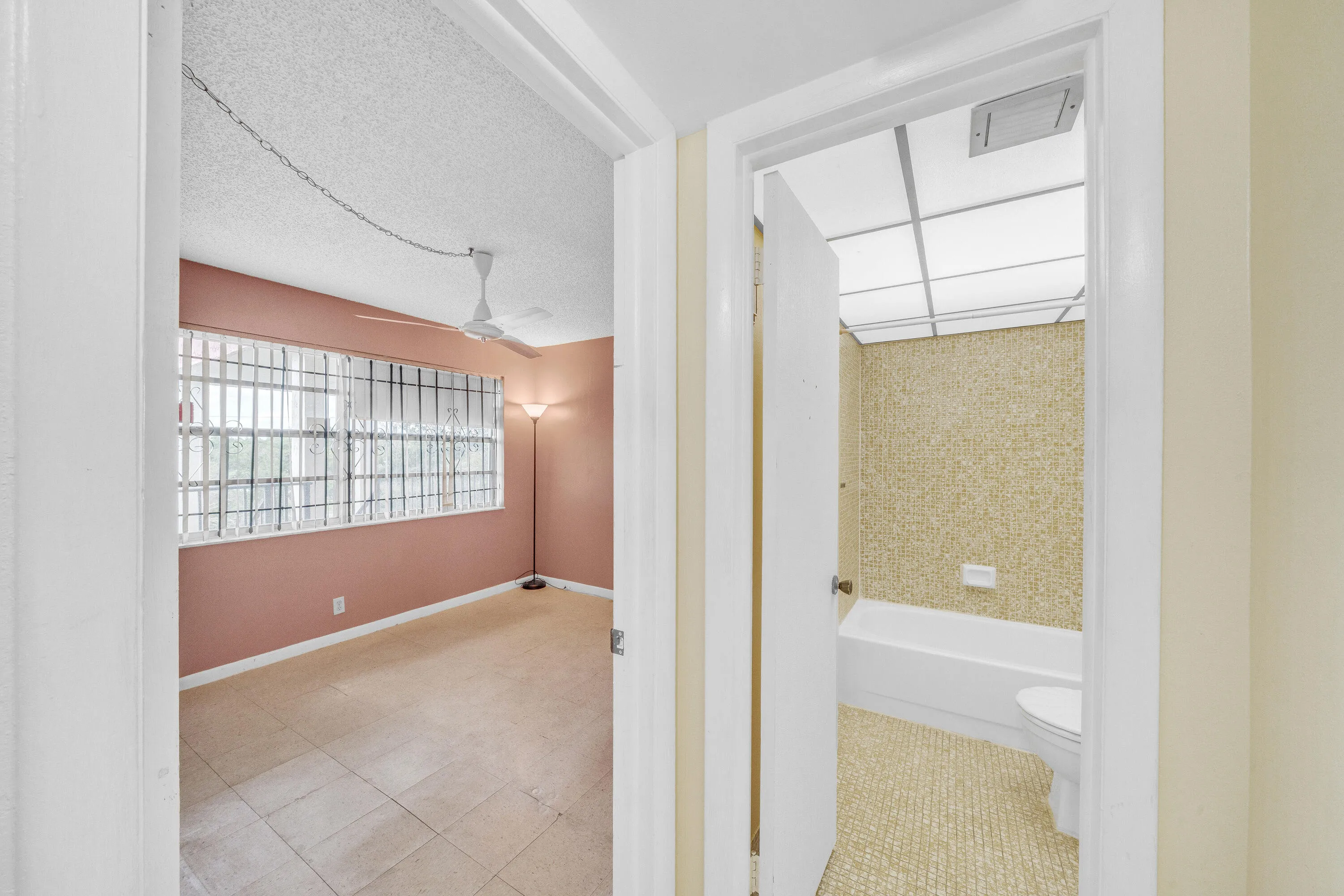 14 Guest Bedroom (1)
