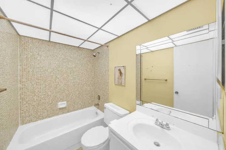 15 Guest Bathroom