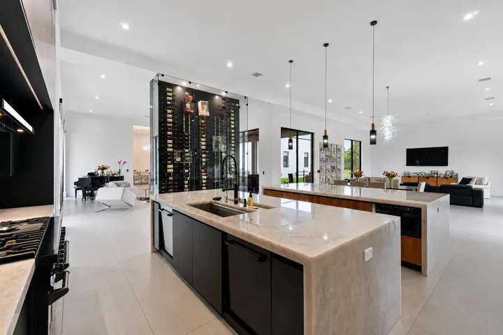 9741 SE Gomez kitchen 1