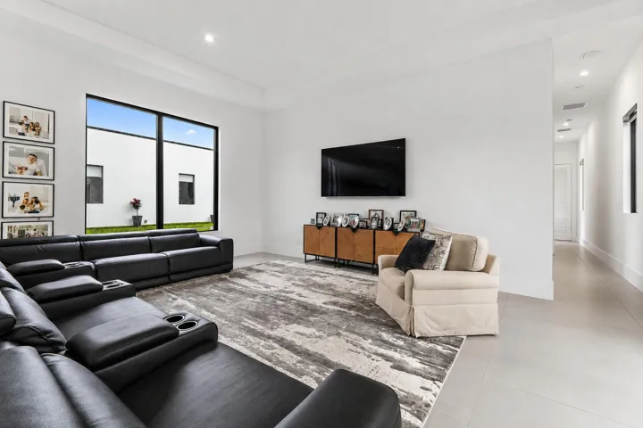 9741 SE Gomez family room