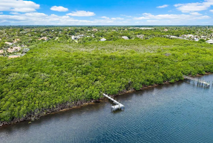 021-9741SeGomezAve-HobeSound-FL-33455-SM