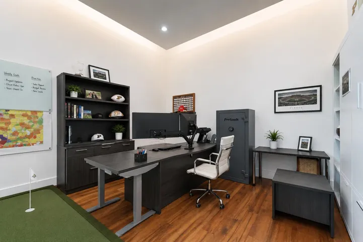 9741 SE Gomez office
