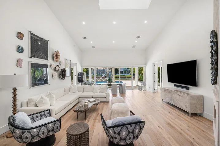 215 Island Drive