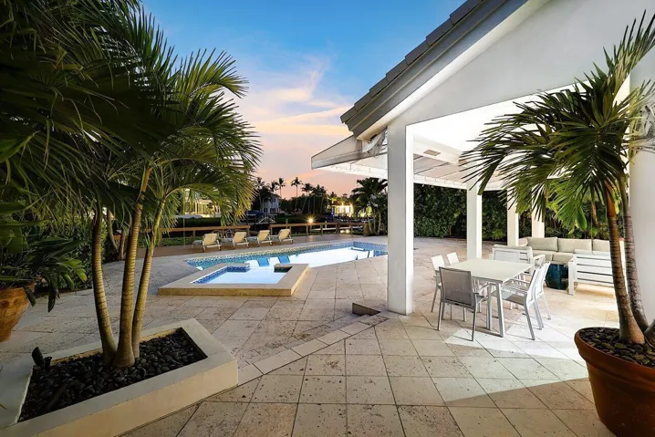215 Island Drive