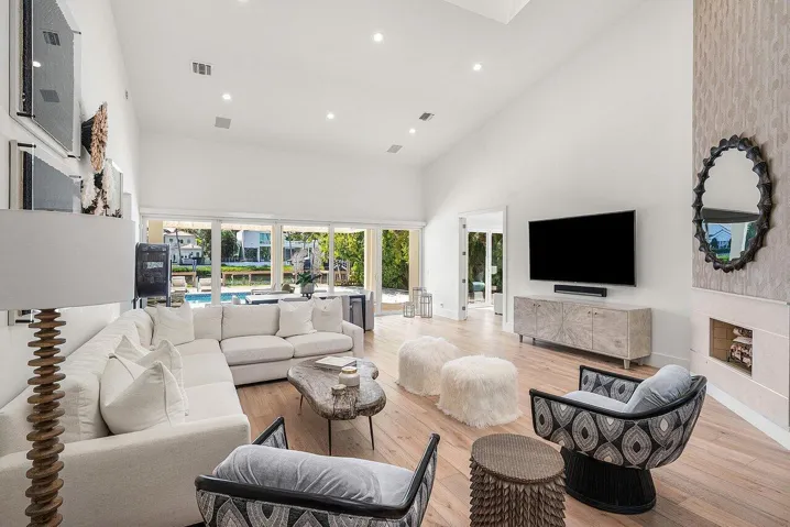 215 Island Drive