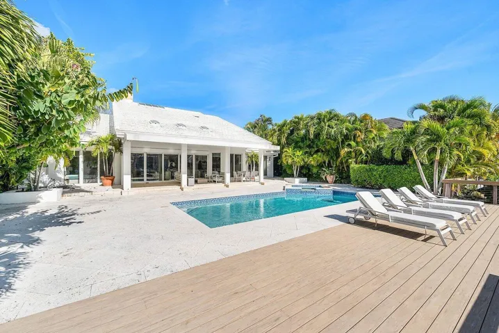 215 Island Drive