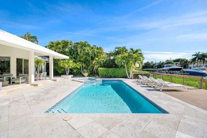 215 Island Drive