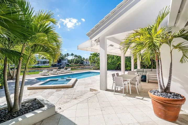 215 Island Drive