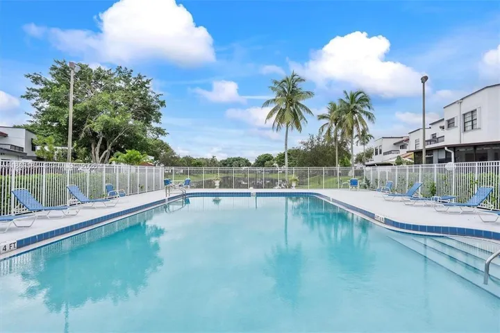 Deer Pointe pool