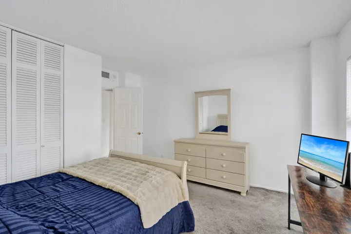 2nd bedroom & closet