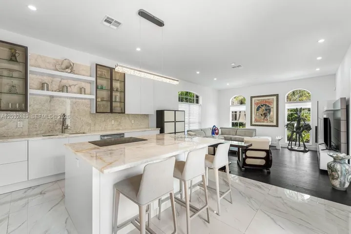 Large quartz island for sitting & entertaining