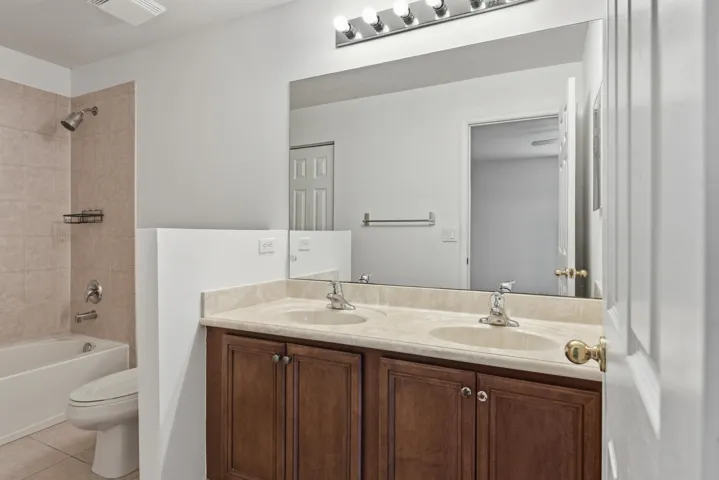 2257 SW Marshfield Ct_Vinesha Clark_38