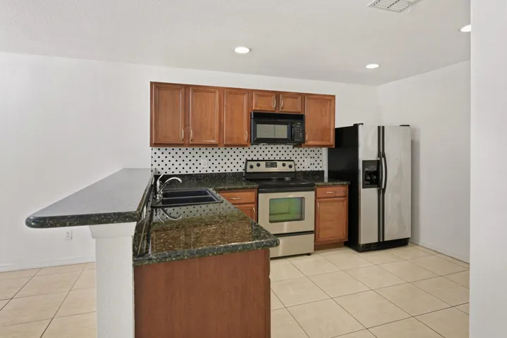 2257 SW Marshfield Ct_Vinesha Clark_23