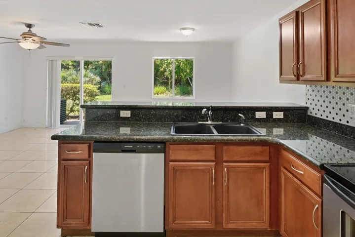 2257 SW Marshfield Ct_Vinesha Clark_20