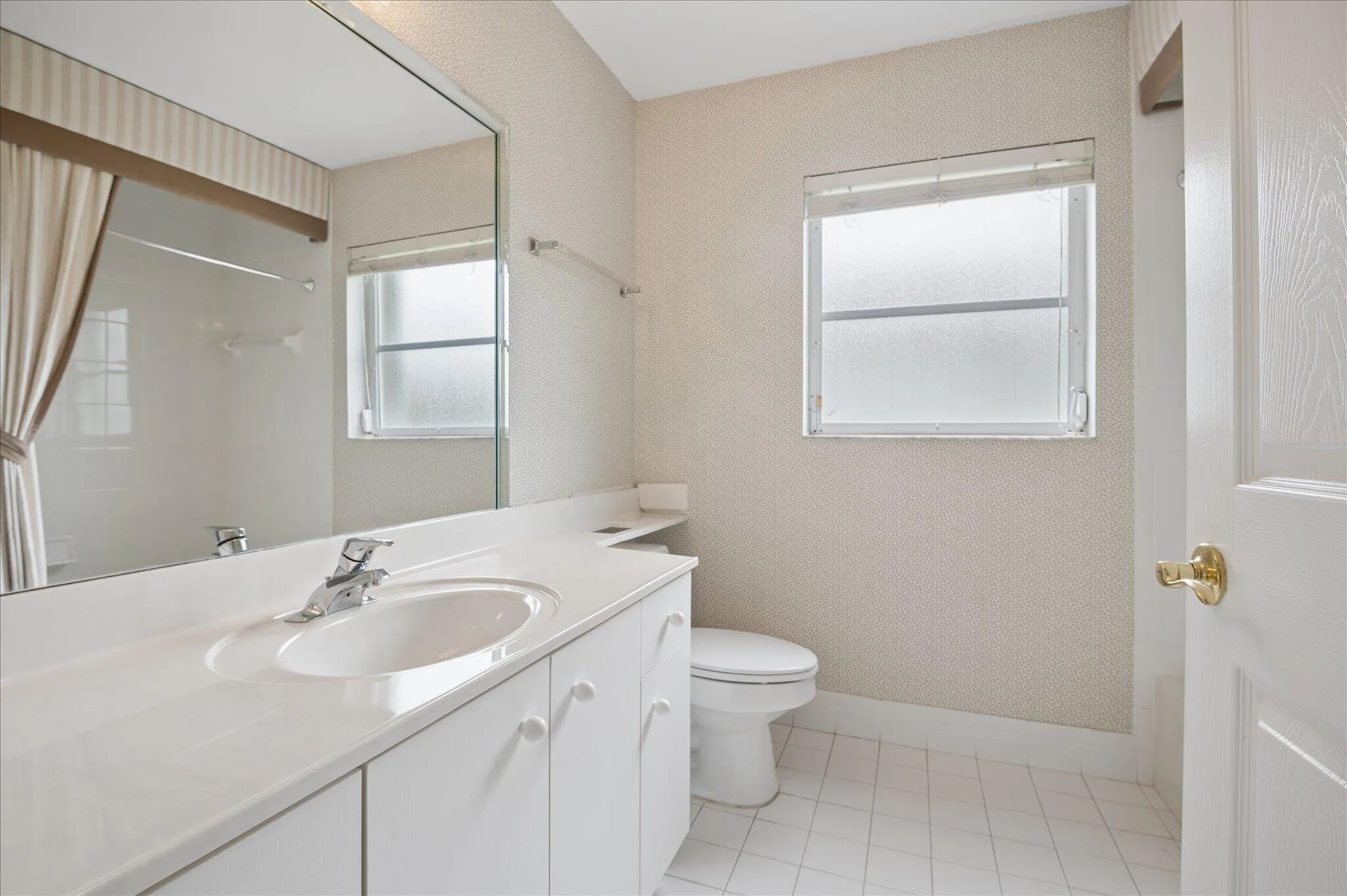 GUEST BATHROOM
