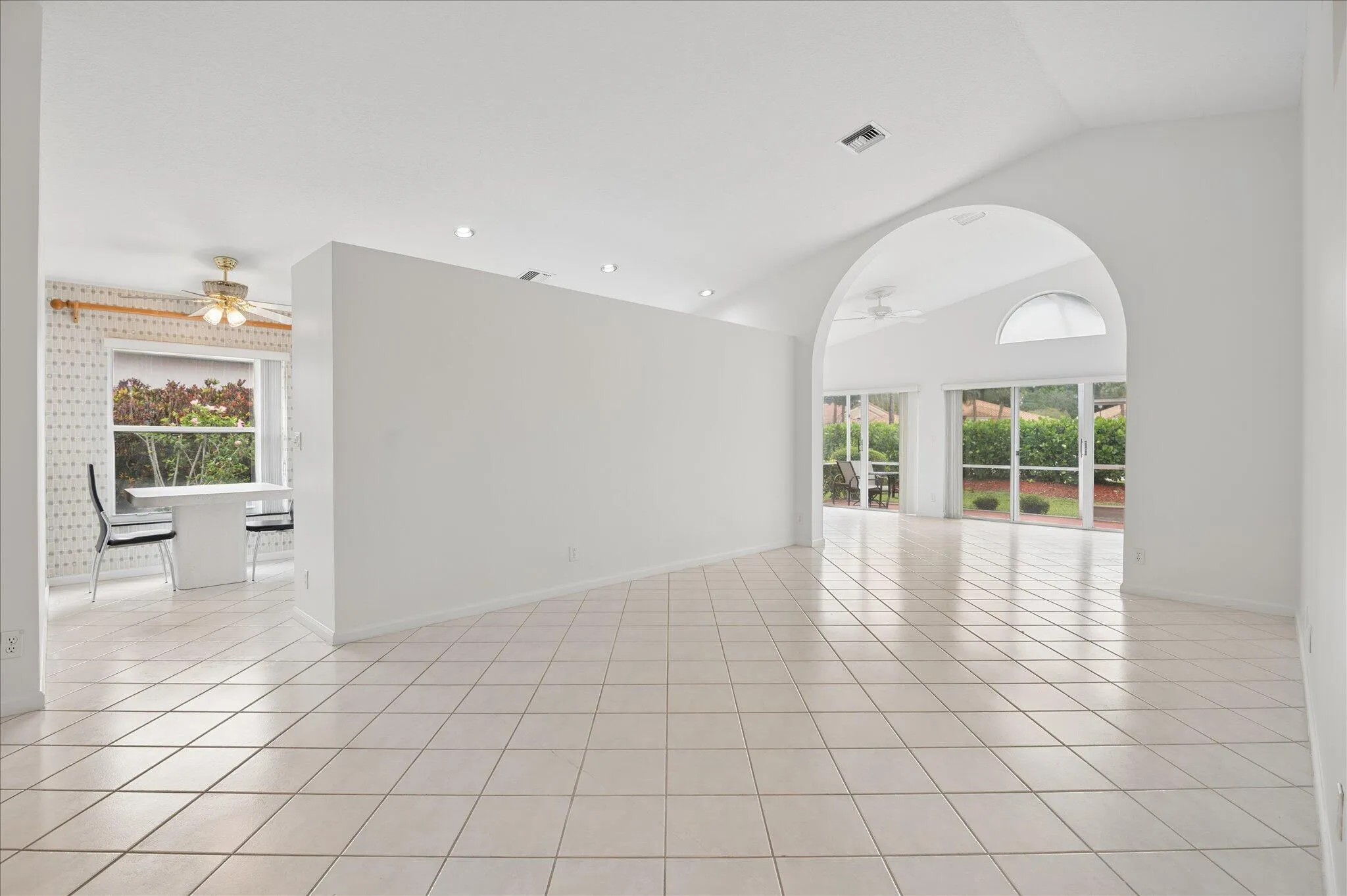 LIVING ROOM / DINING ROOM