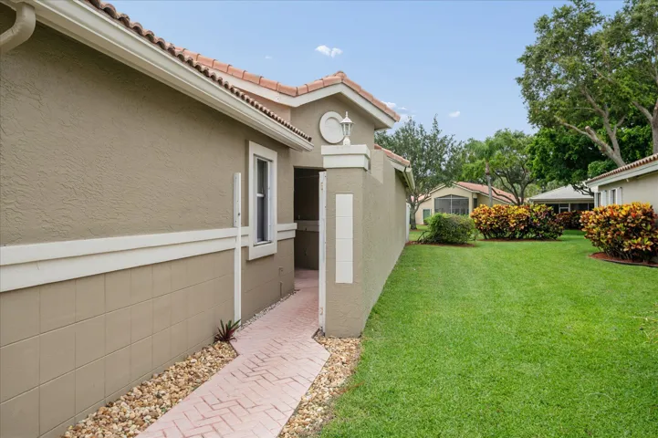 SIDE WALKWAY ENTRY